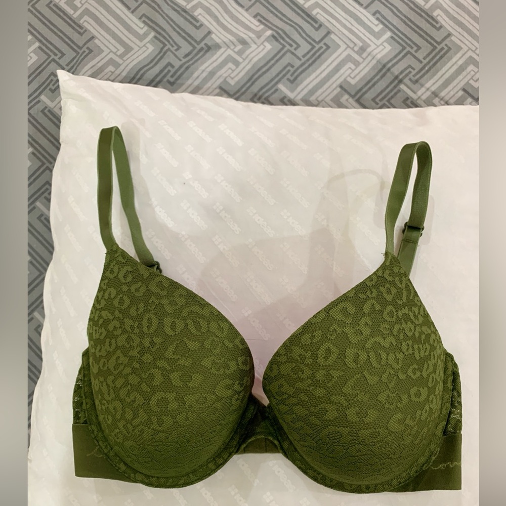 PINK Victoria’s Secret Olive Green Leopard Print Bra